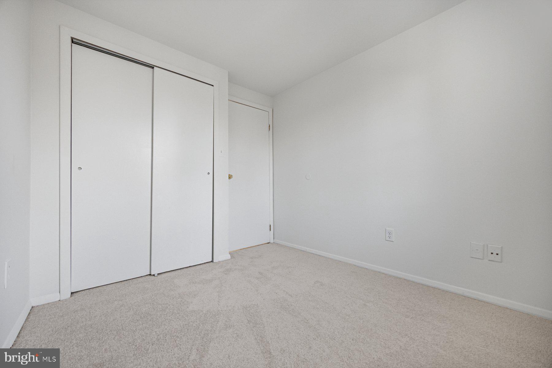 SEVEN COURTS - Residential