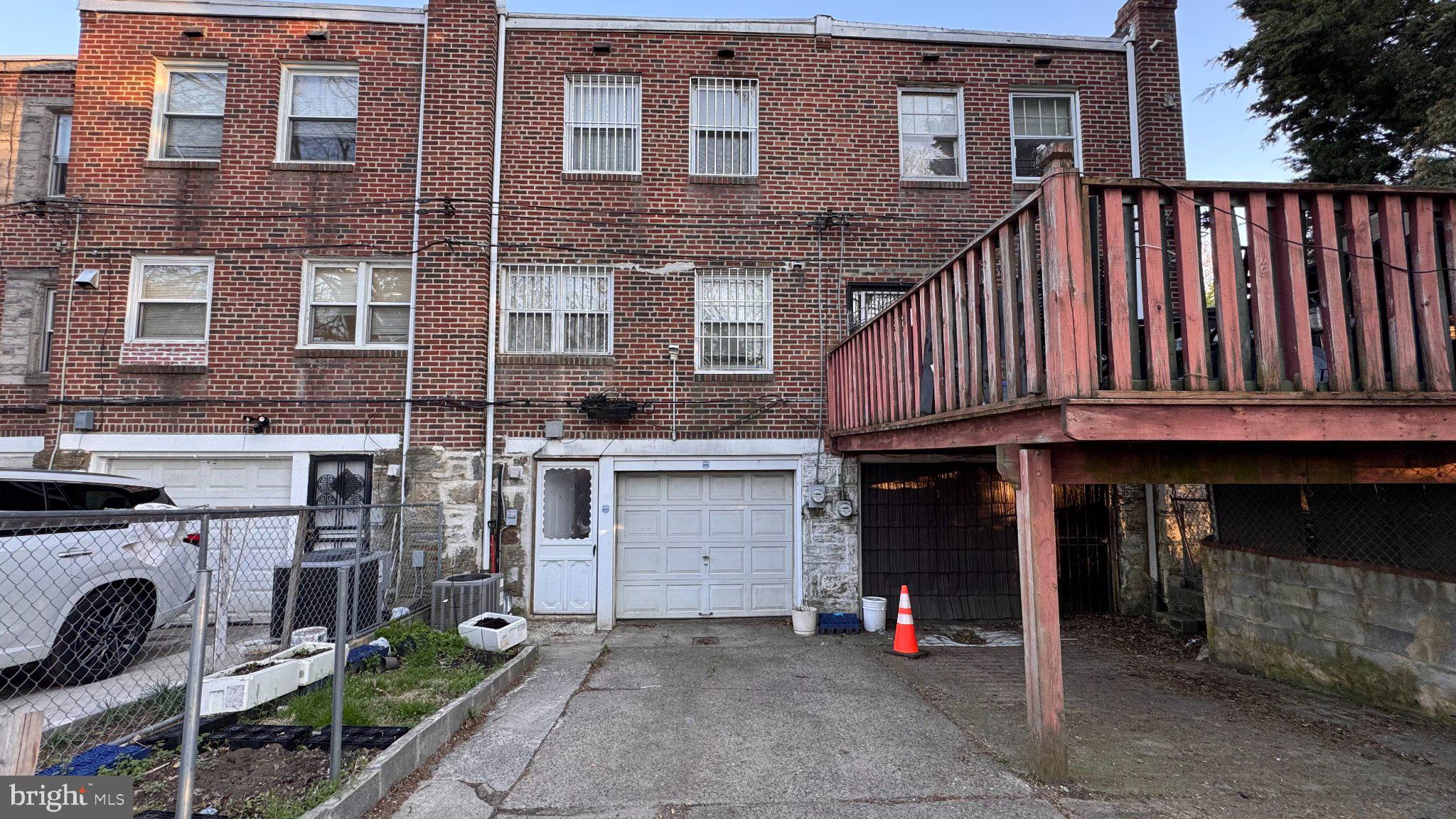 CRESCENTVILLE - Residential