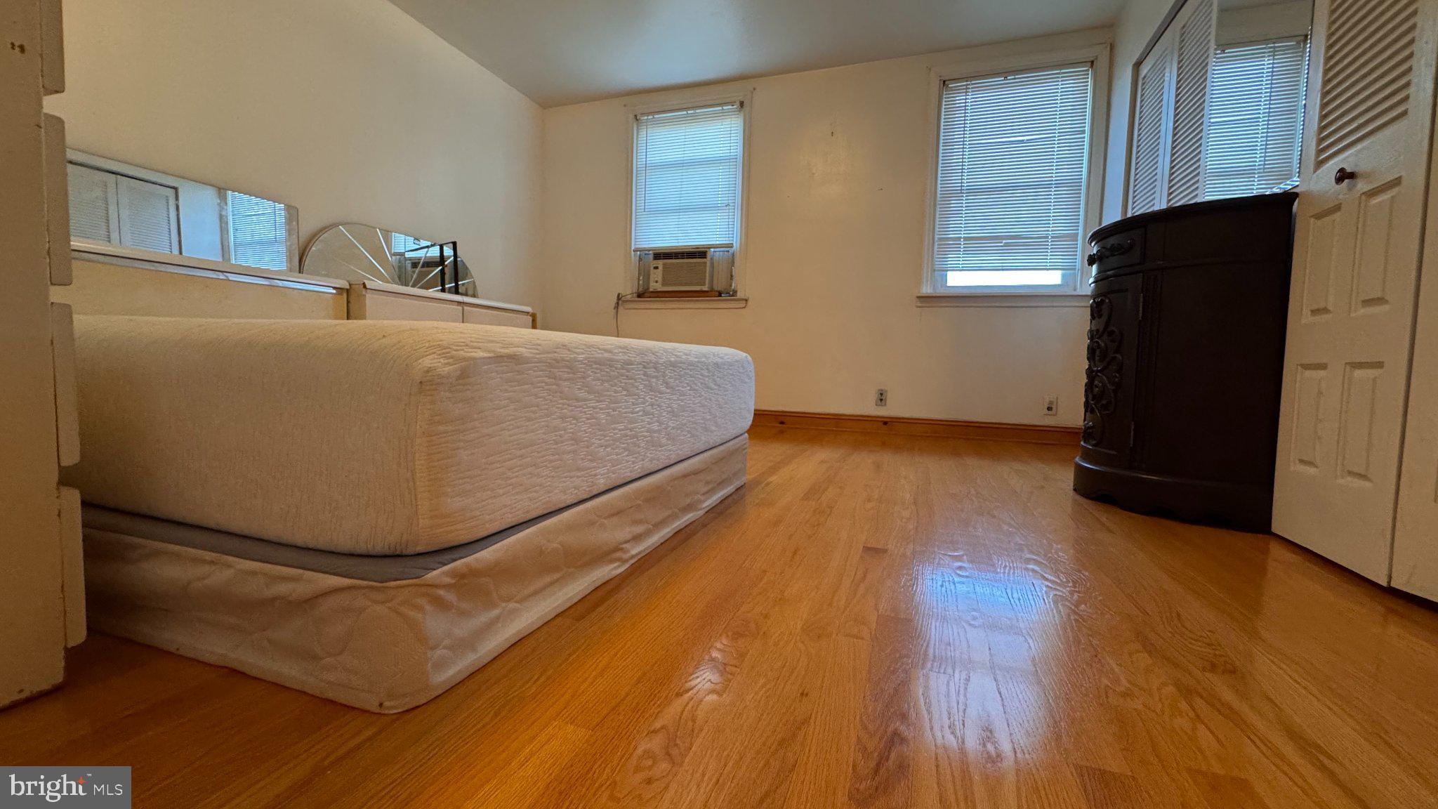 CRESCENTVILLE - Residential