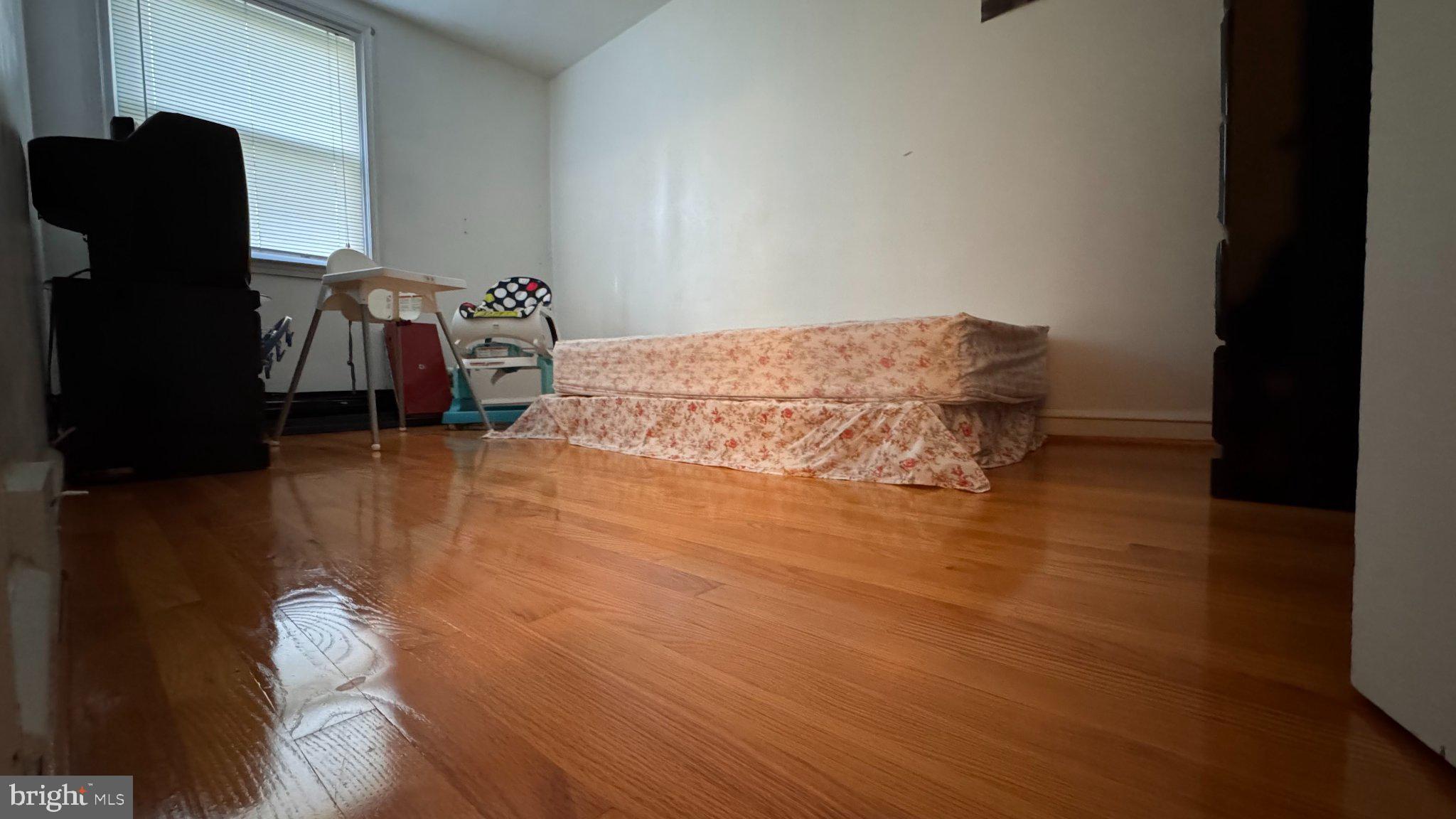 CRESCENTVILLE - Residential