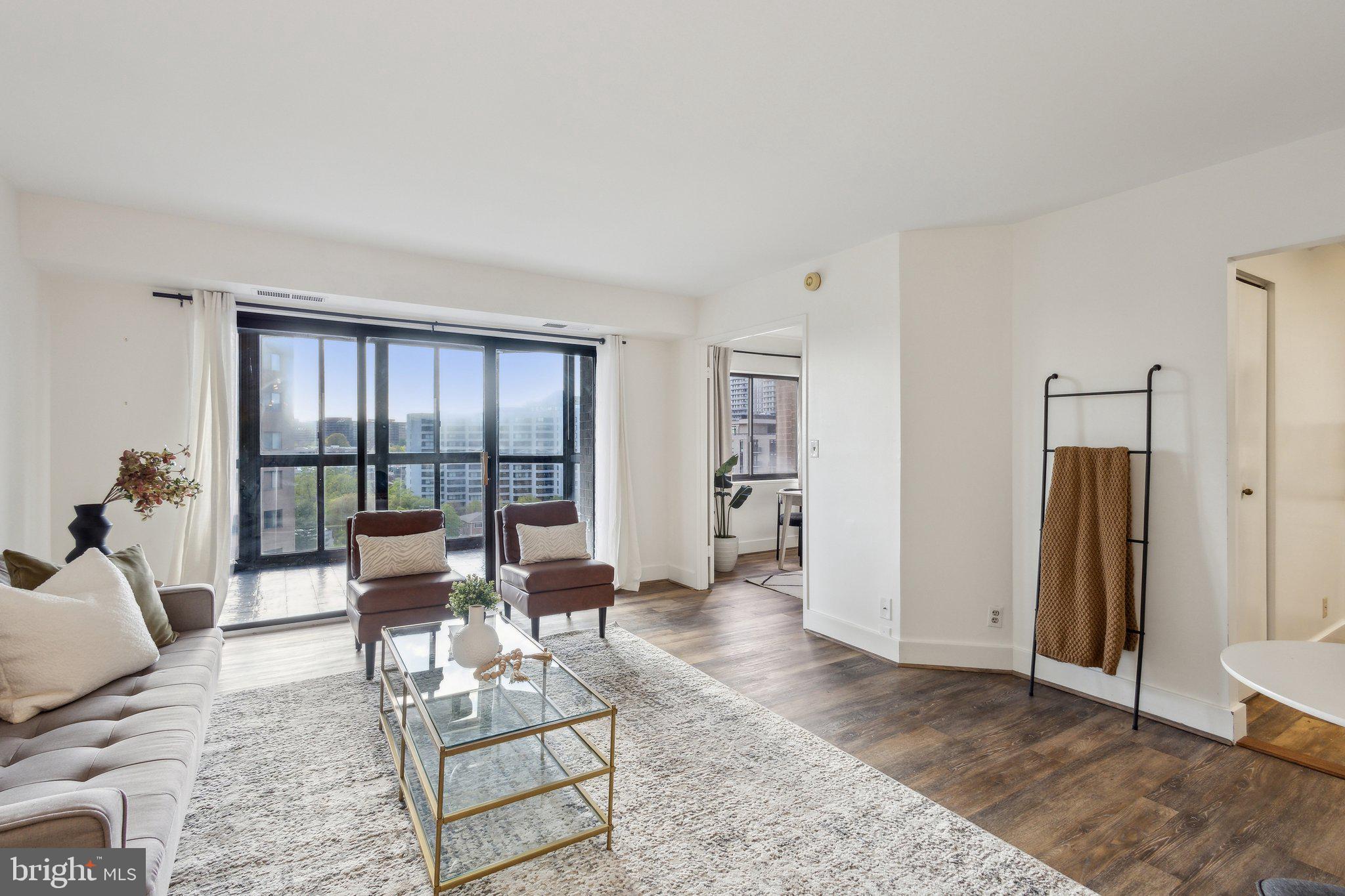 1600 N OAK STREET 1601