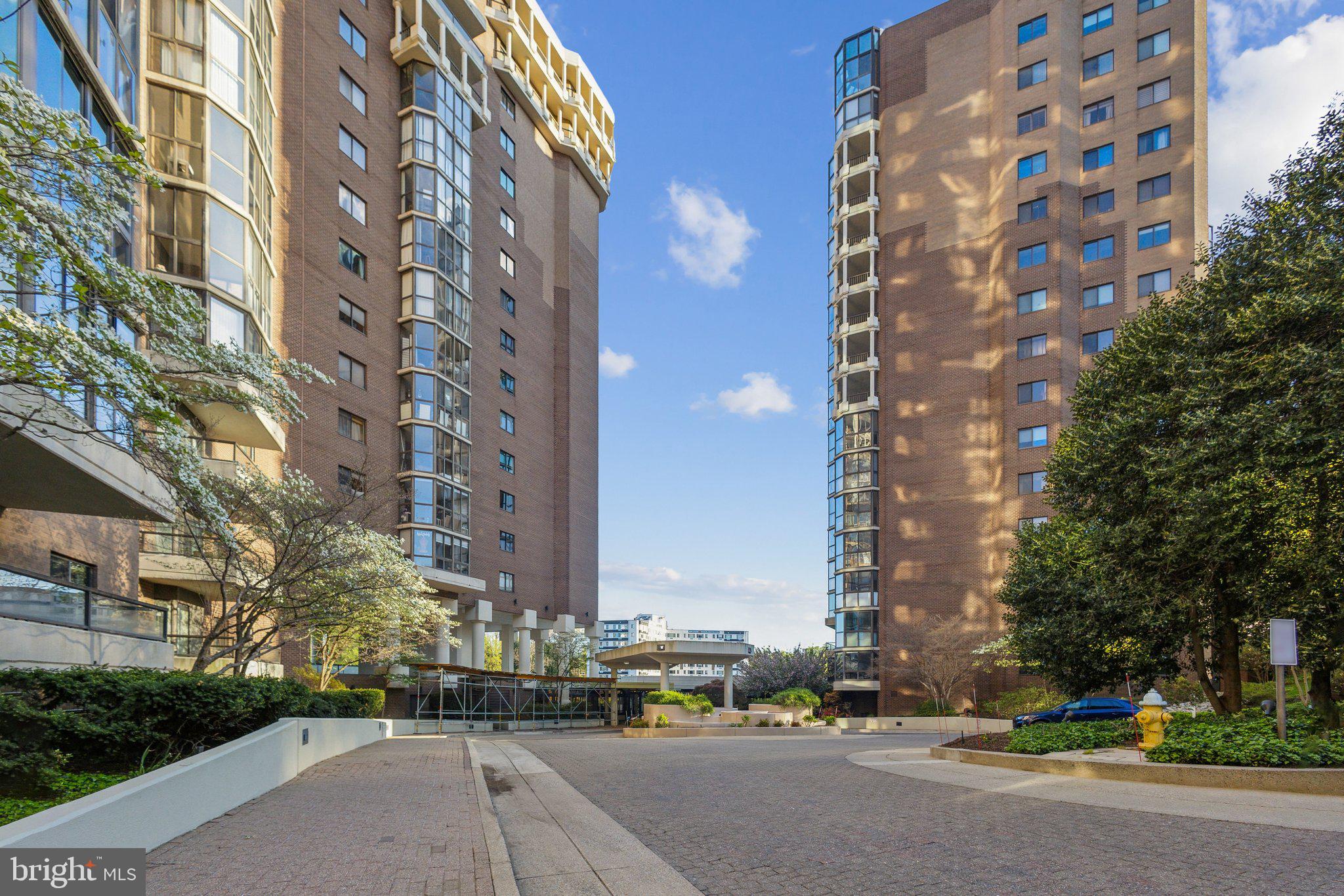 1600 N OAK STREET 1601