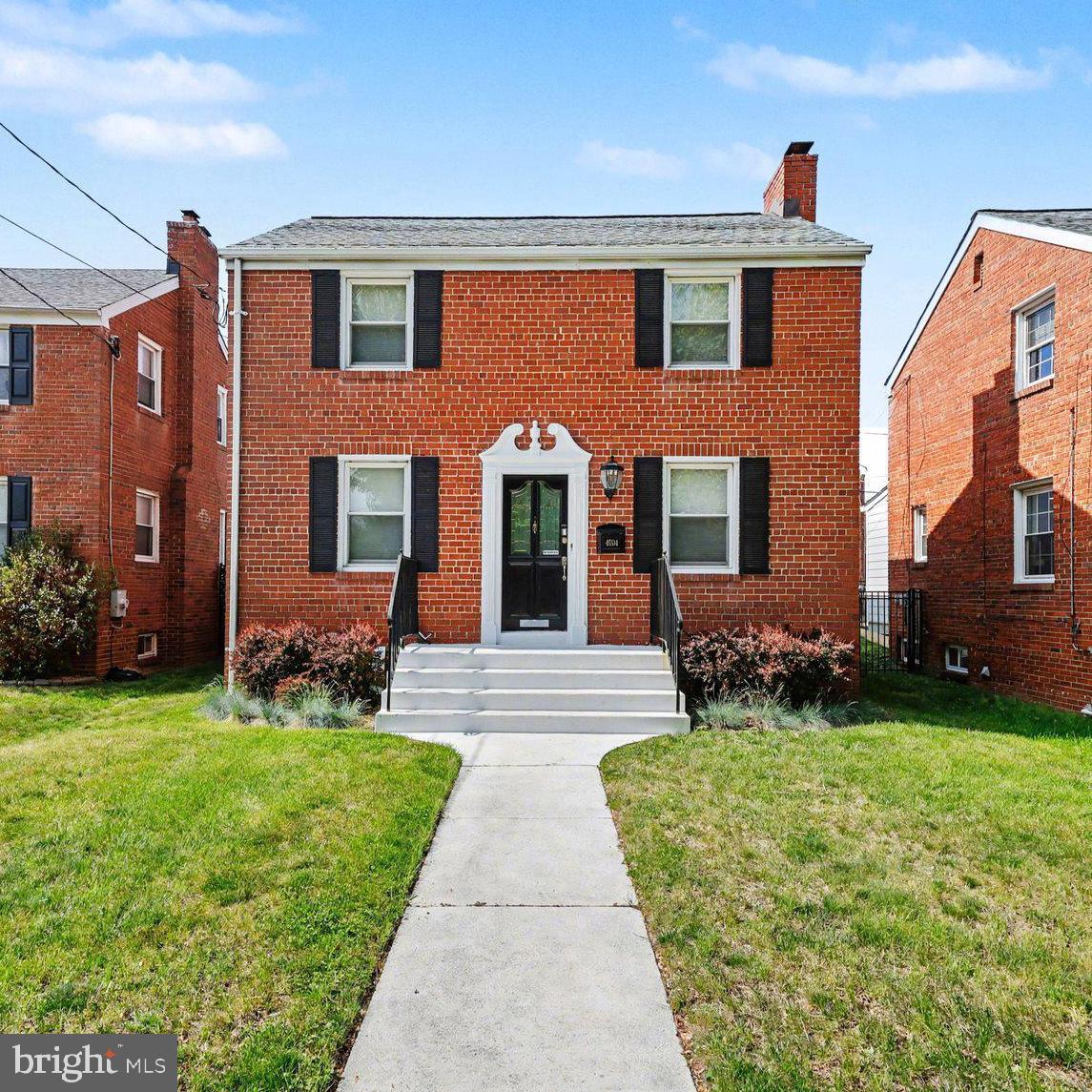 4504 20TH STREET NE