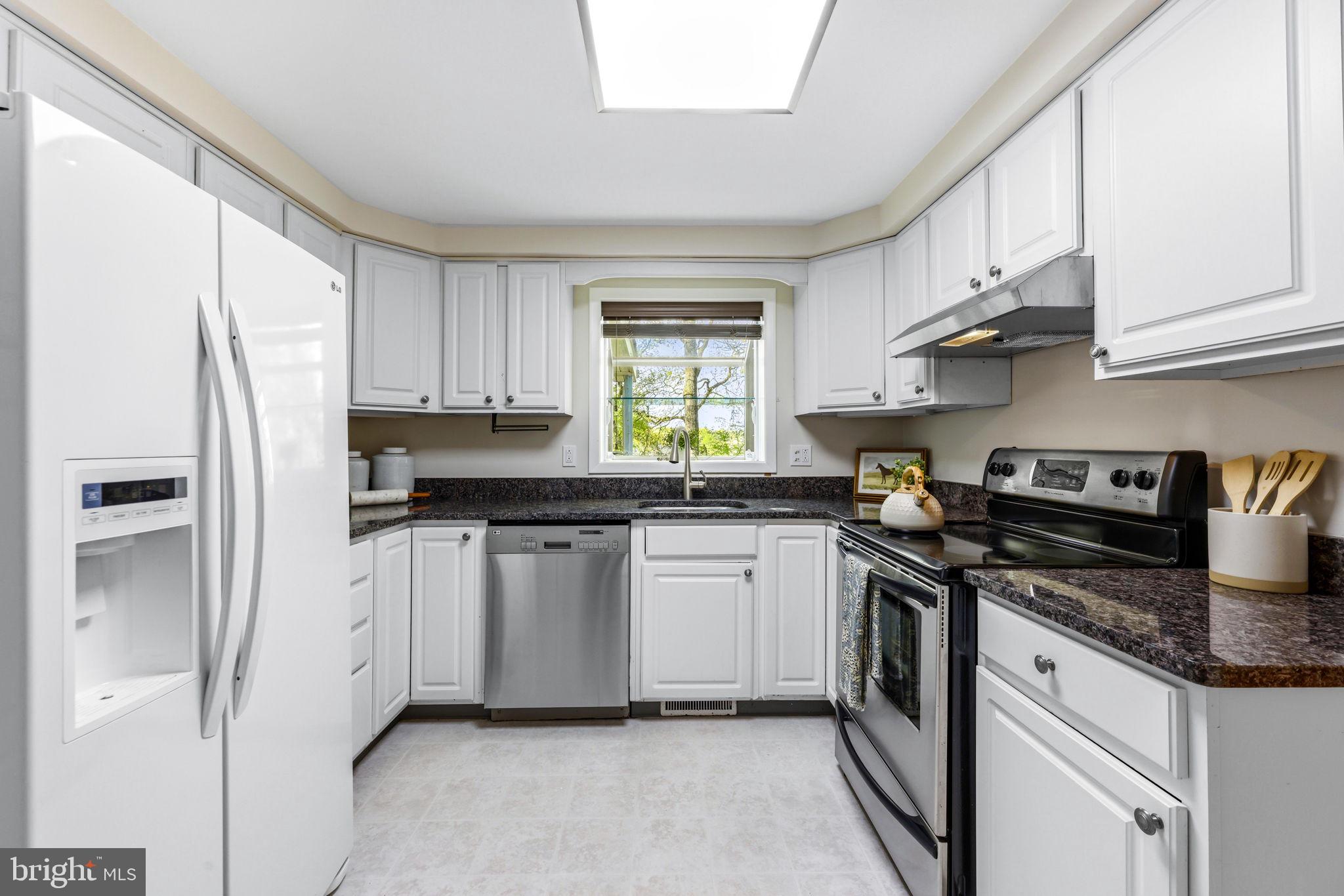 WOODBRIDGE VALLEY - Residential