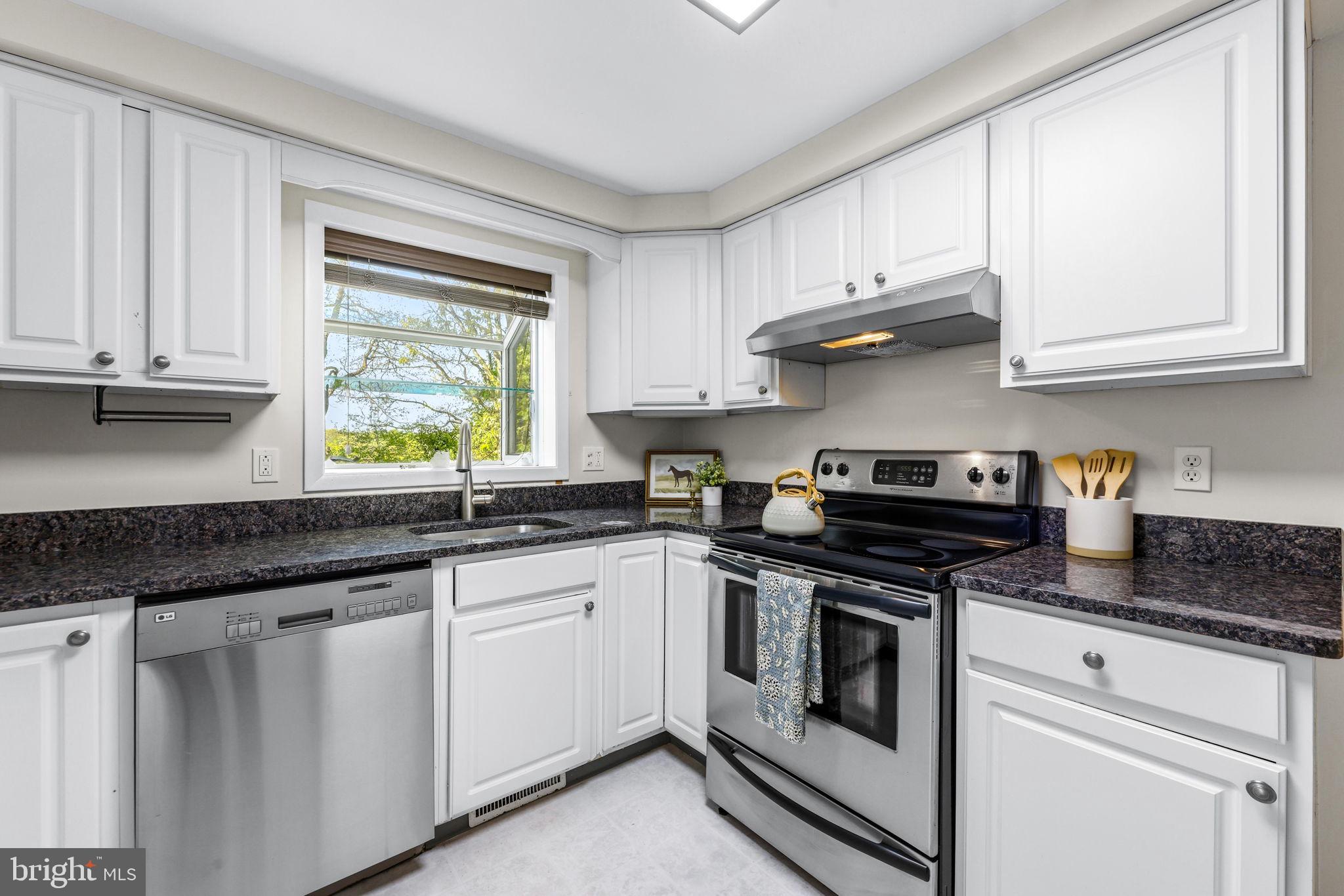 WOODBRIDGE VALLEY - Residential