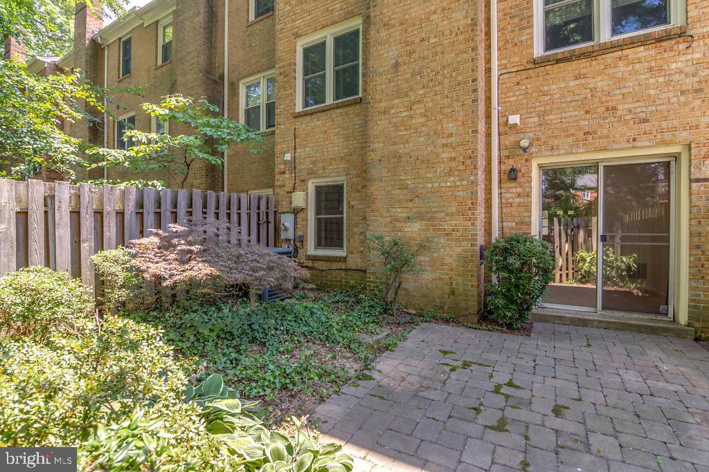 ARLINGTON - Residential Lease