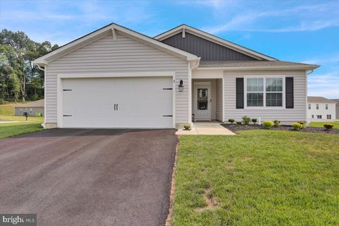 2 E SKYTOP COURT BERNVILLE PA 19506