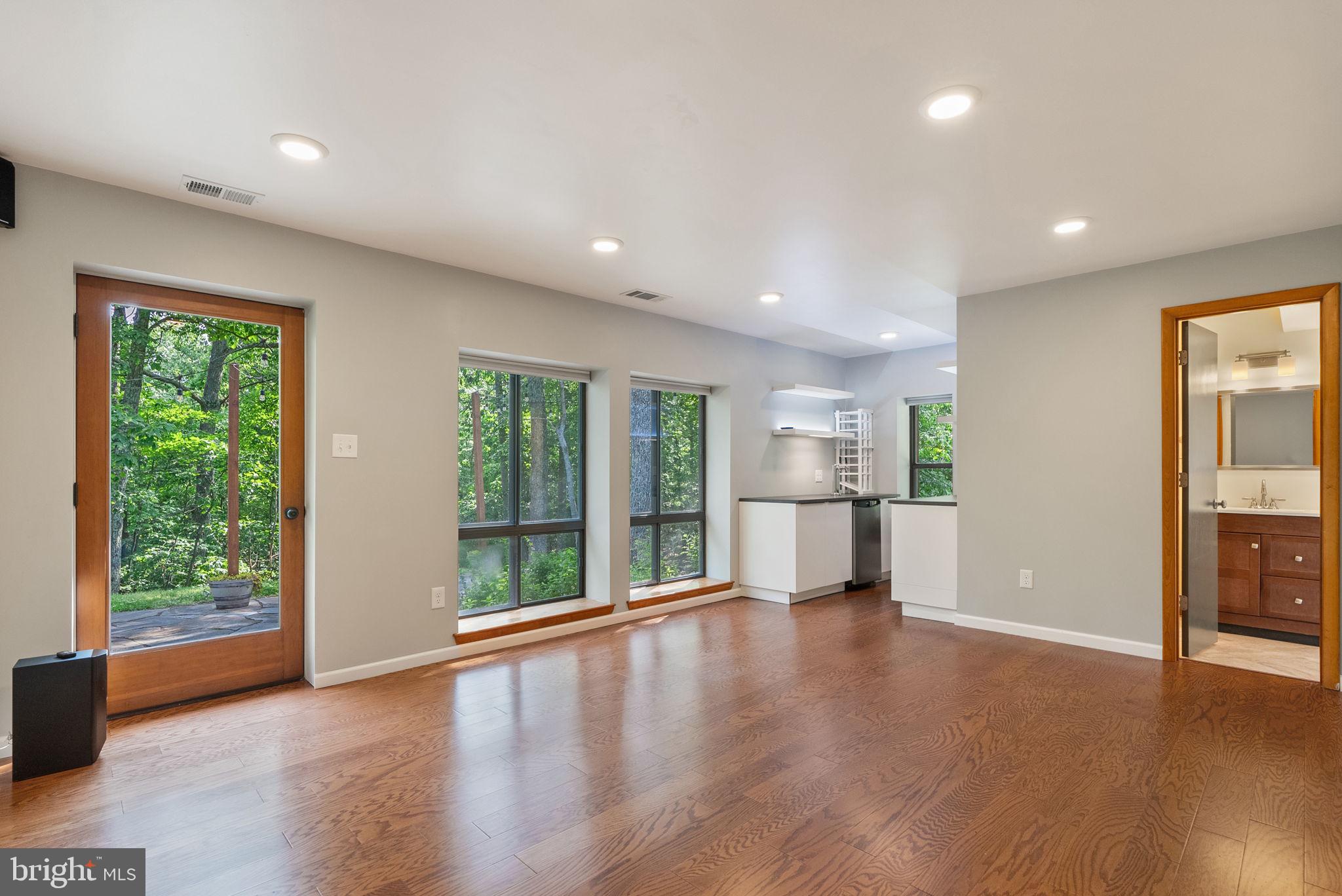 HERTZ DIVISION - Residential Lease