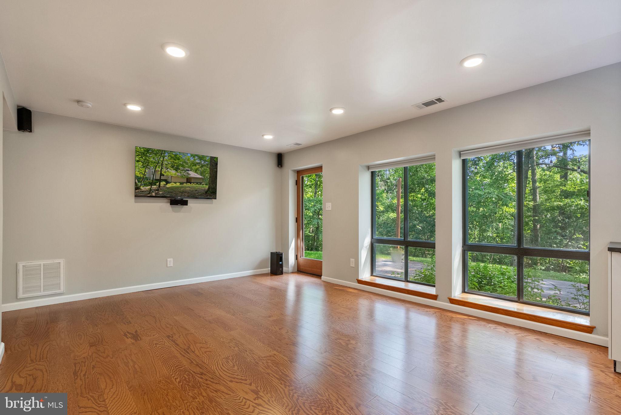 HERTZ DIVISION - Residential Lease