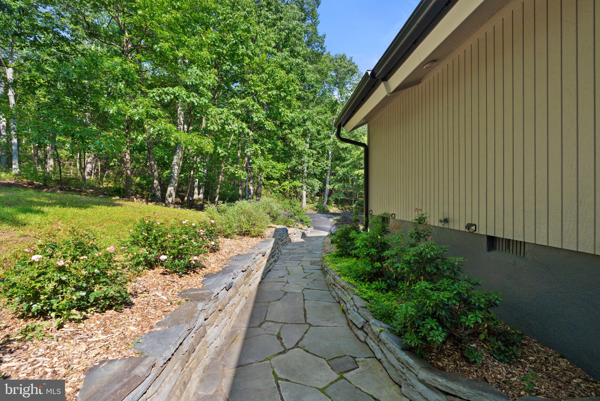 HERTZ DIVISION - Residential Lease