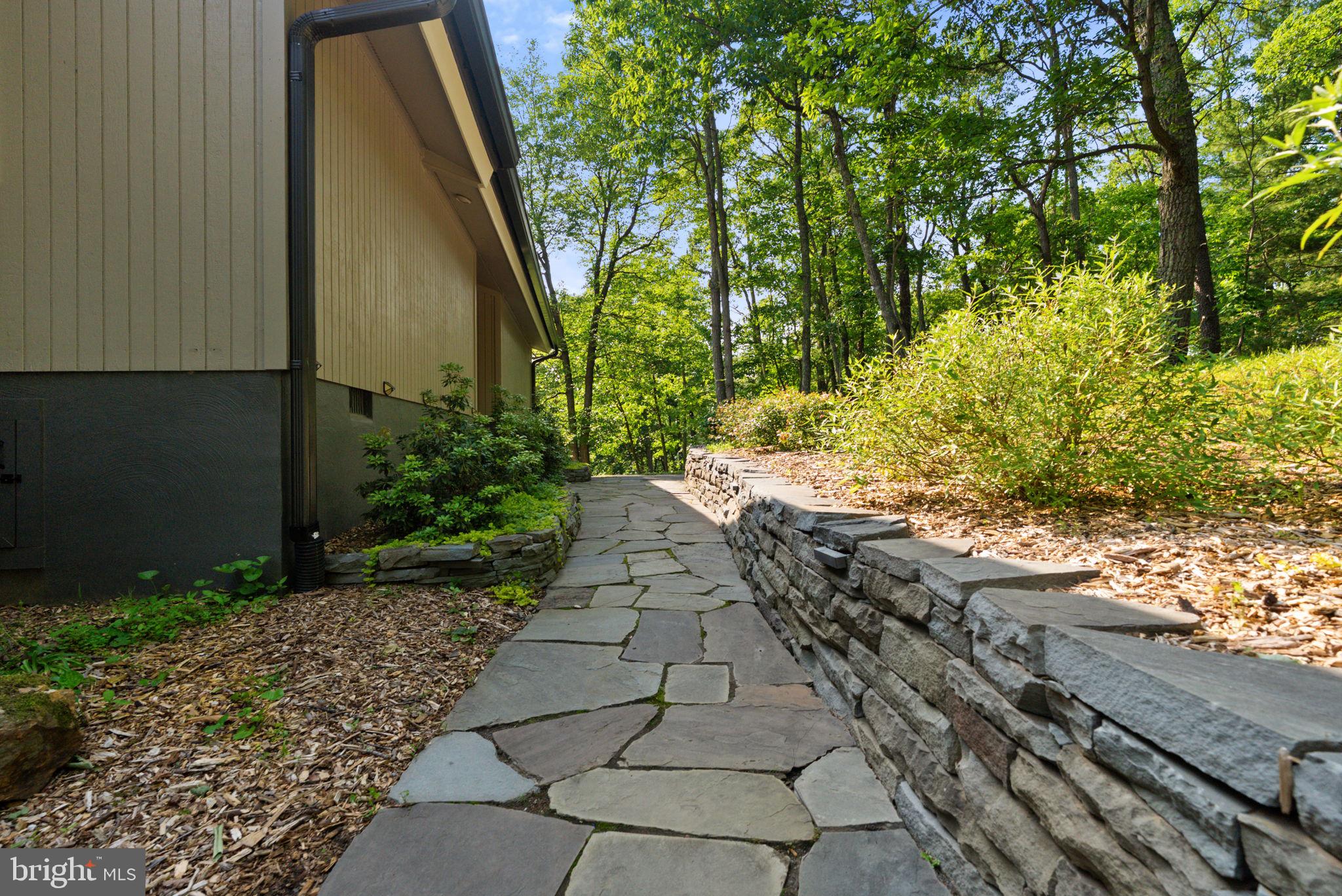 HERTZ DIVISION - Residential Lease