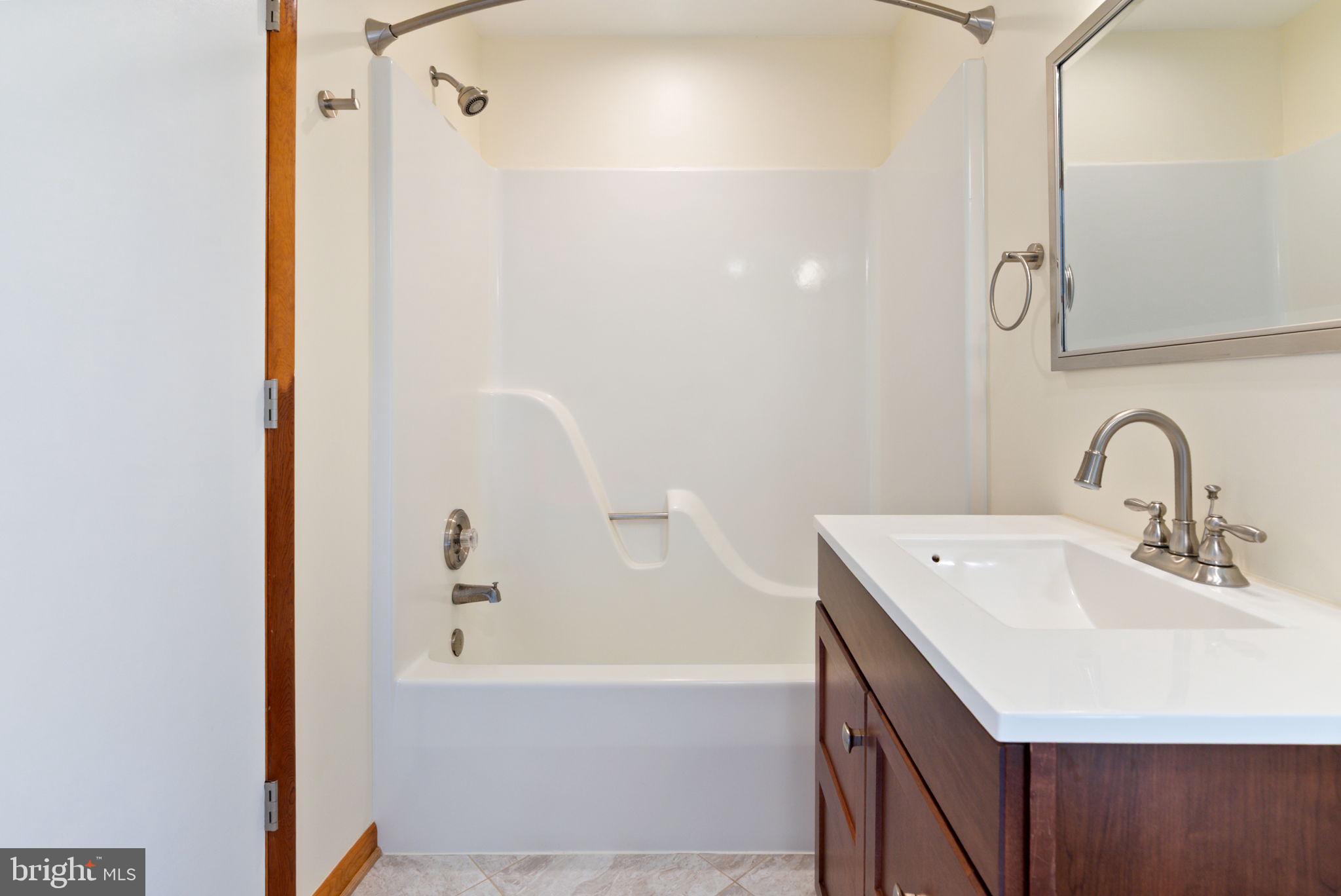 HERTZ DIVISION - Residential Lease