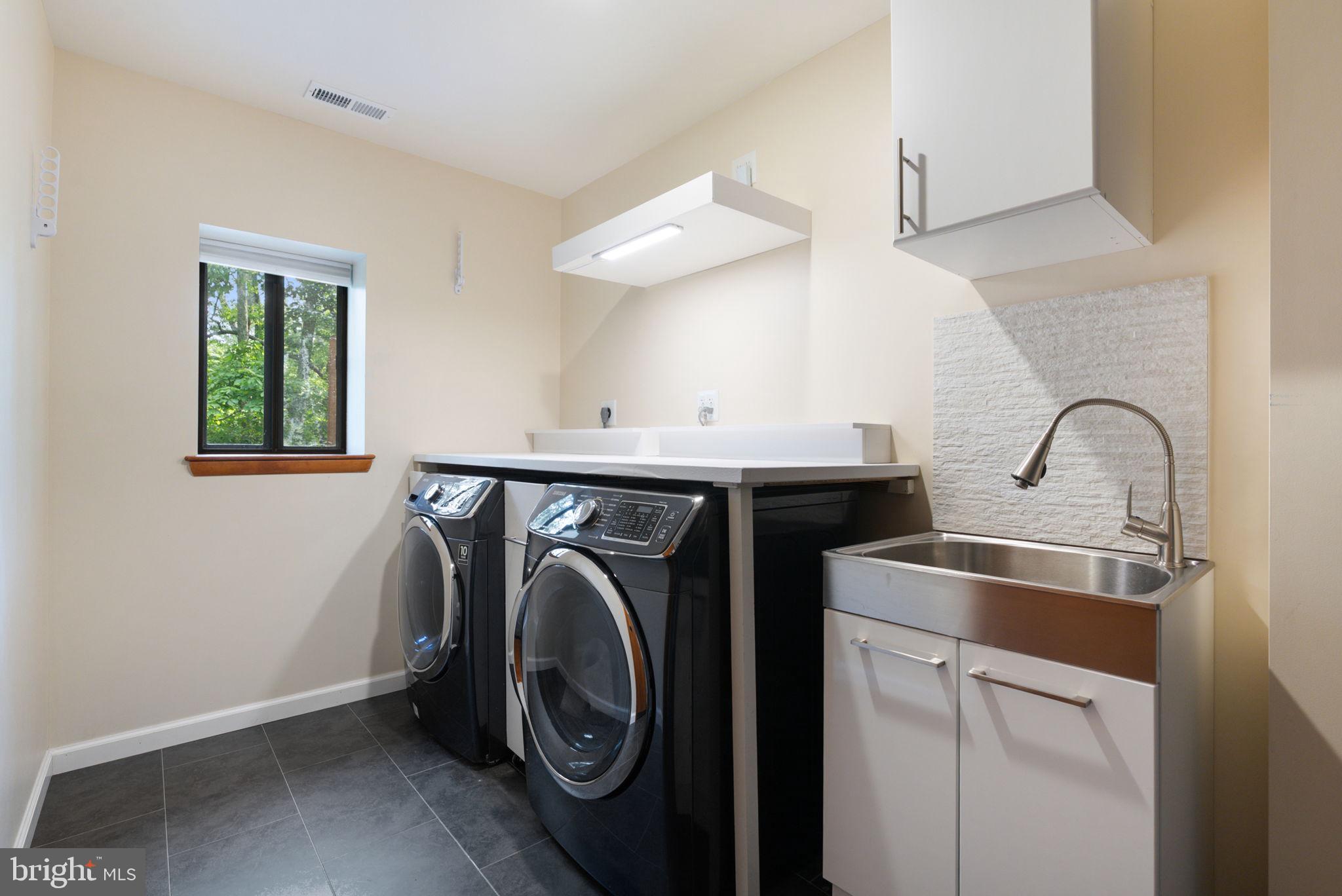 HERTZ DIVISION - Residential Lease