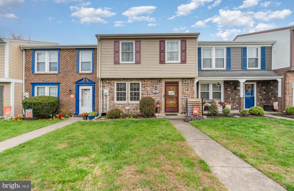 Photo of 8073 Somerset Street, HUMMELSTOWN, PA 17036 (MLS # PADA2051186)