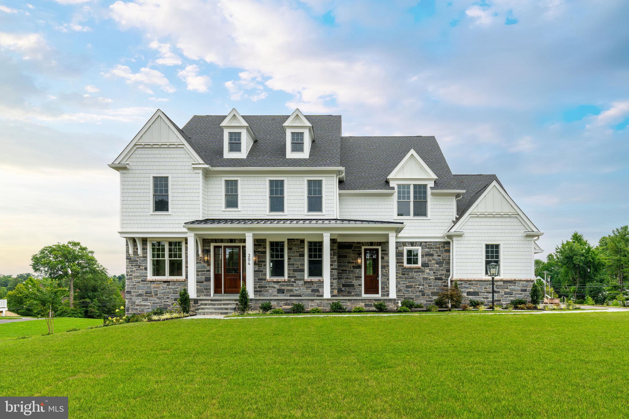 129 LEXINGTON MANOR