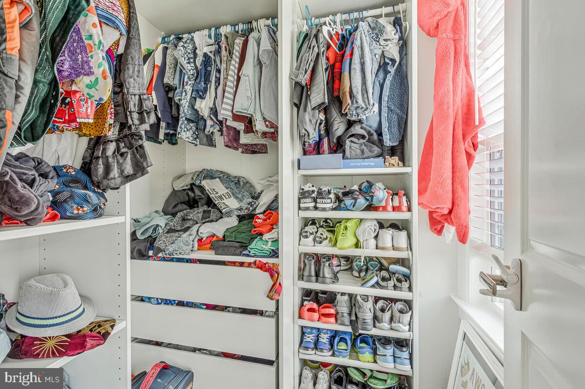 SOUTH LAKE - Residential