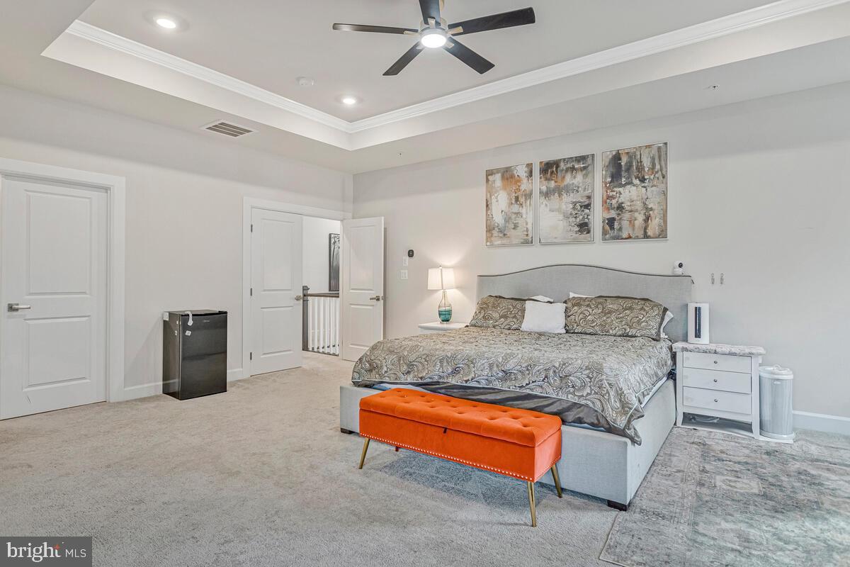 SOUTH LAKE - Residential