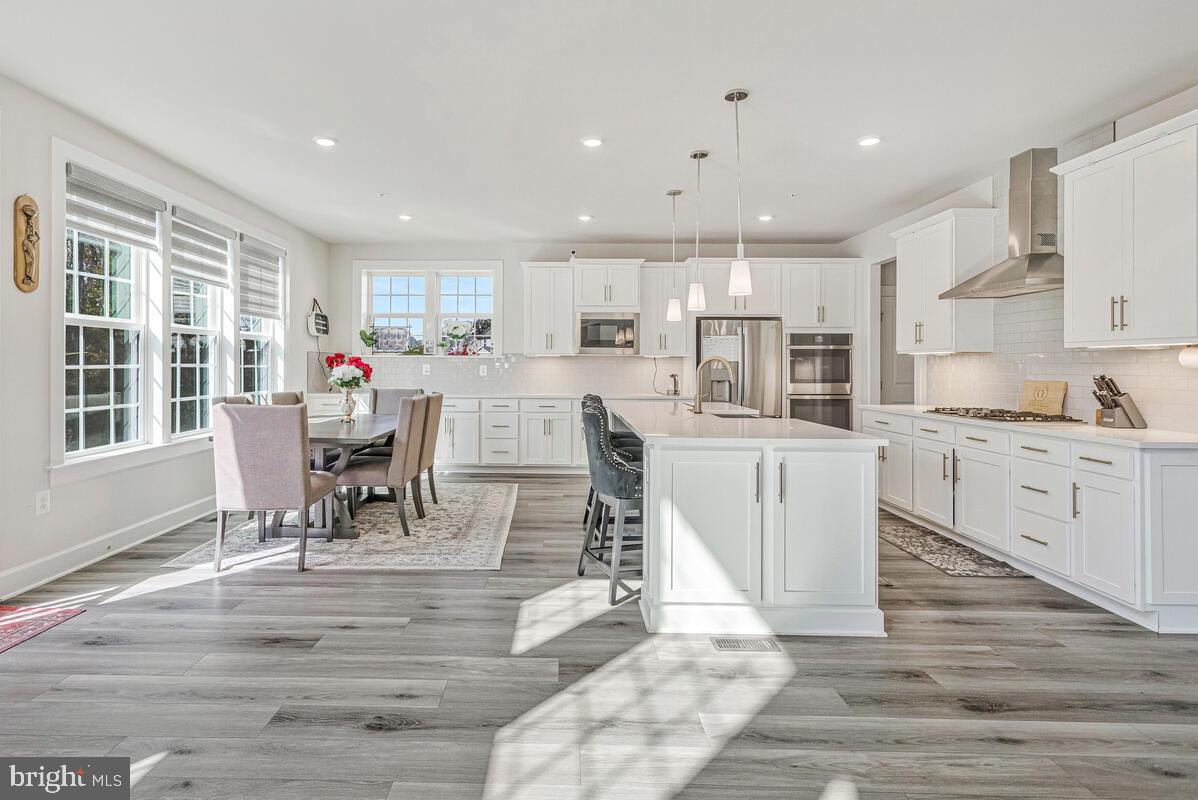 SOUTH LAKE - Residential