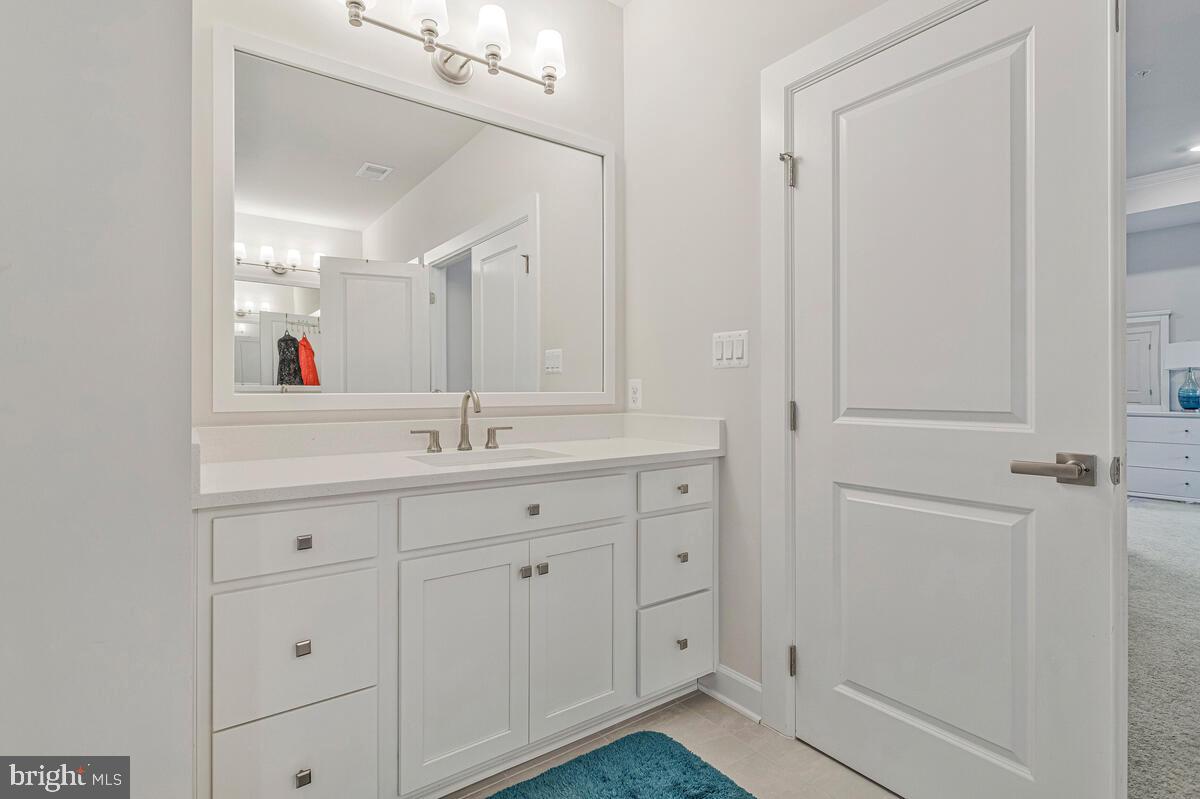 SOUTH LAKE - Residential