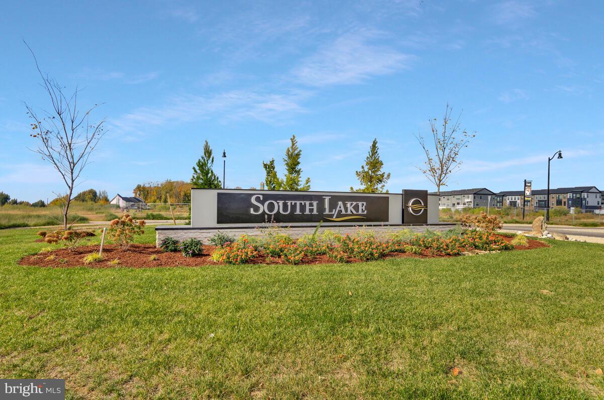 SOUTH LAKE - Residential
