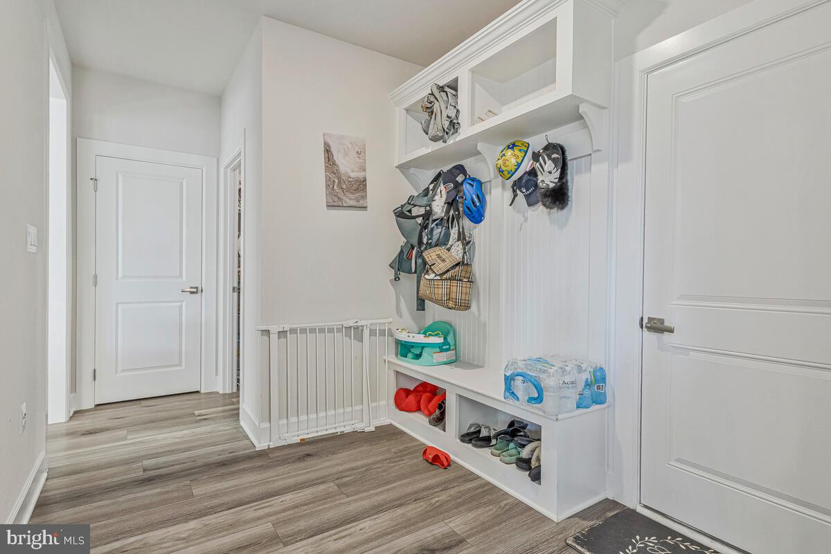 SOUTH LAKE - Residential