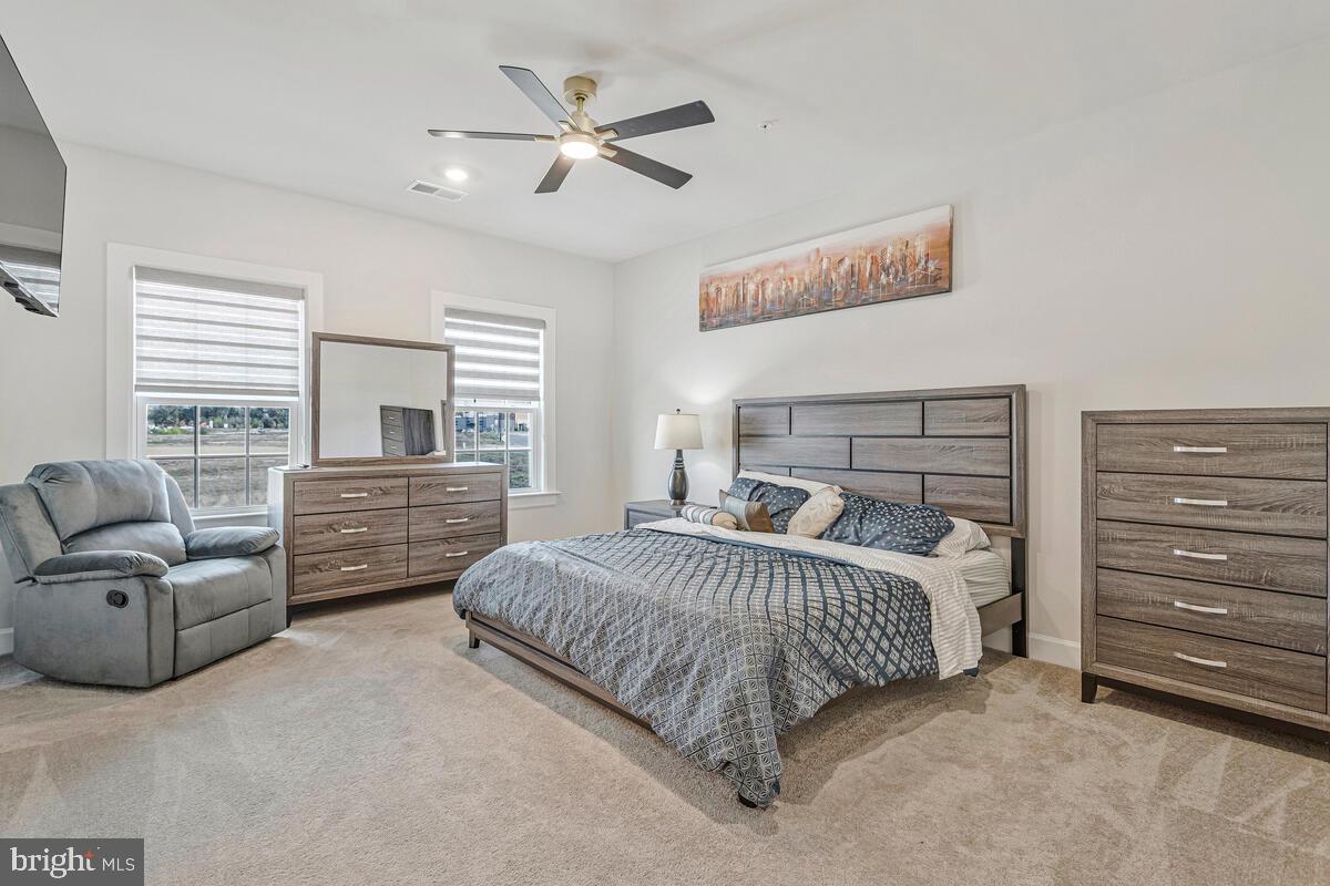 SOUTH LAKE - Residential