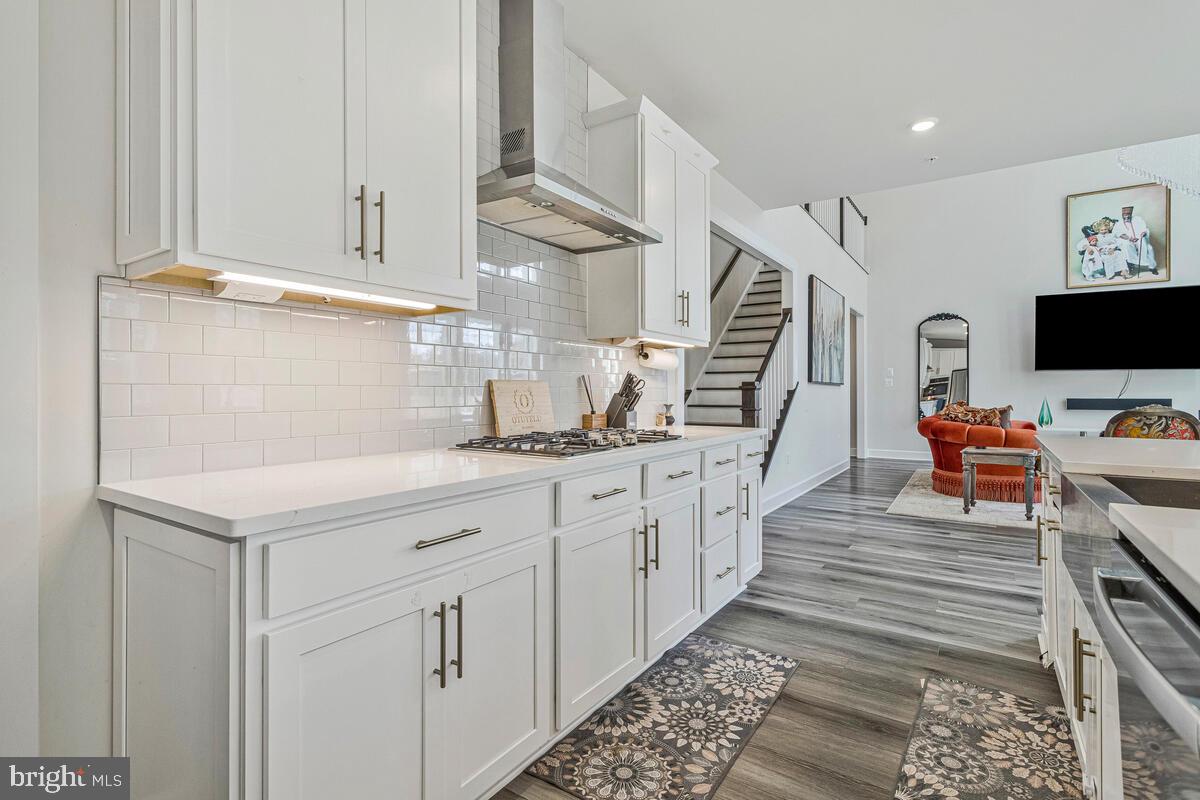 SOUTH LAKE - Residential