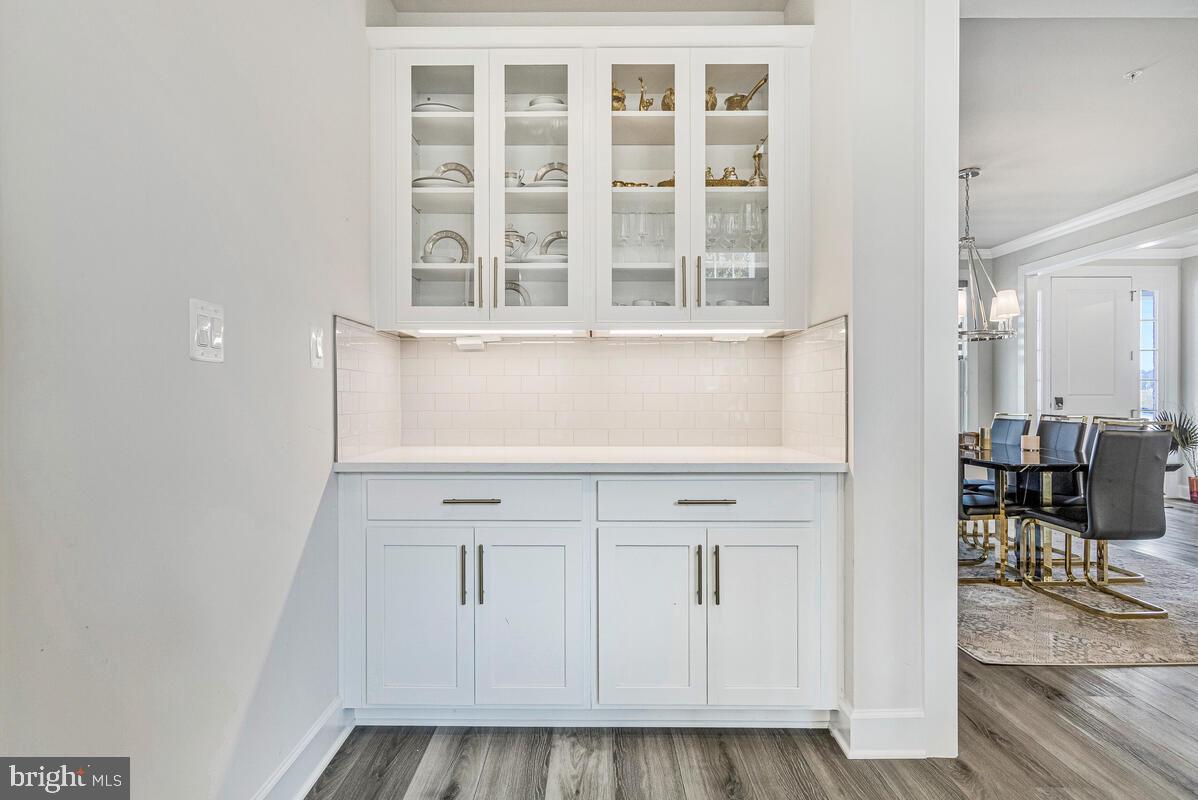 SOUTH LAKE - Residential