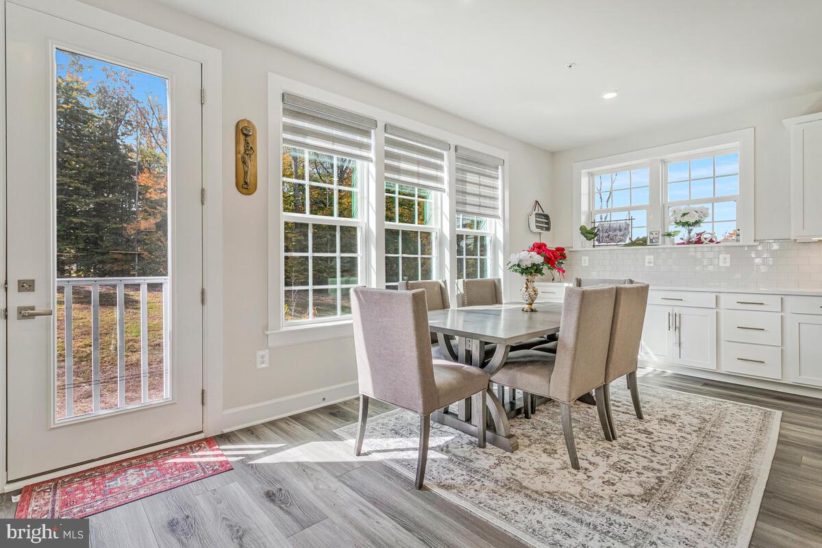 SOUTH LAKE - Residential