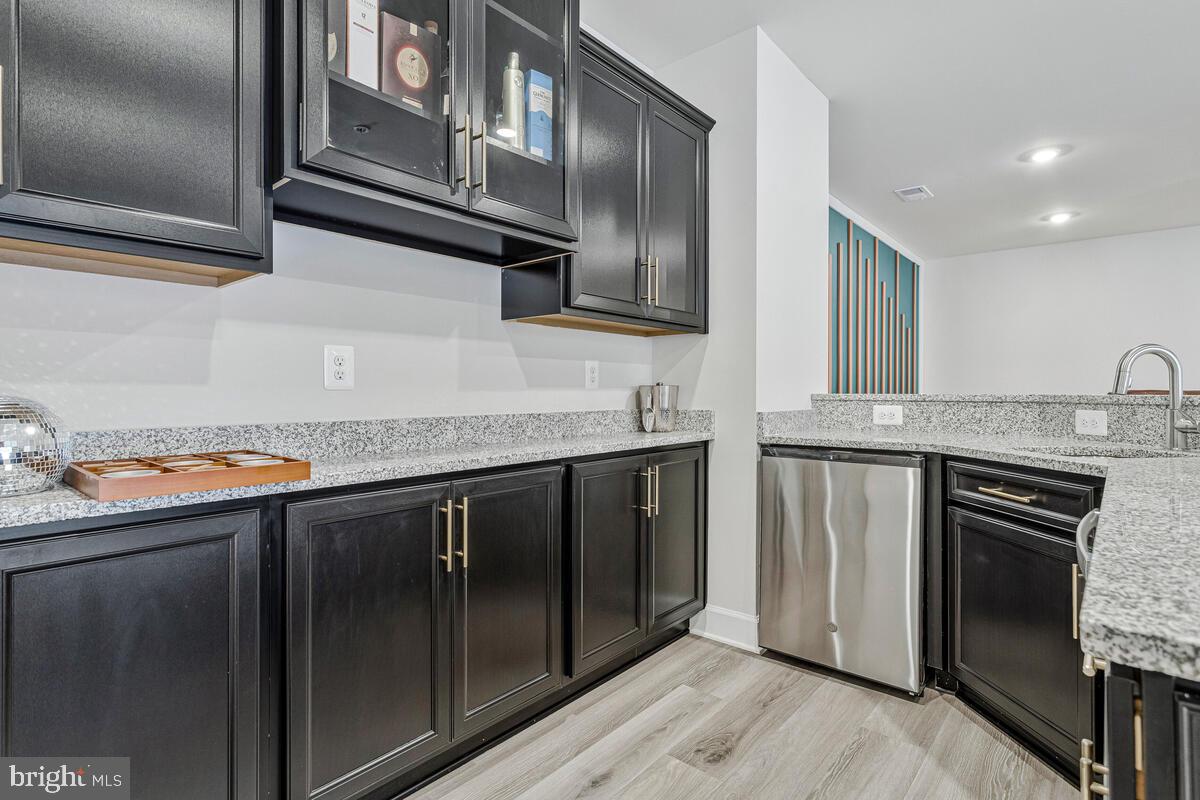 SOUTH LAKE - Residential