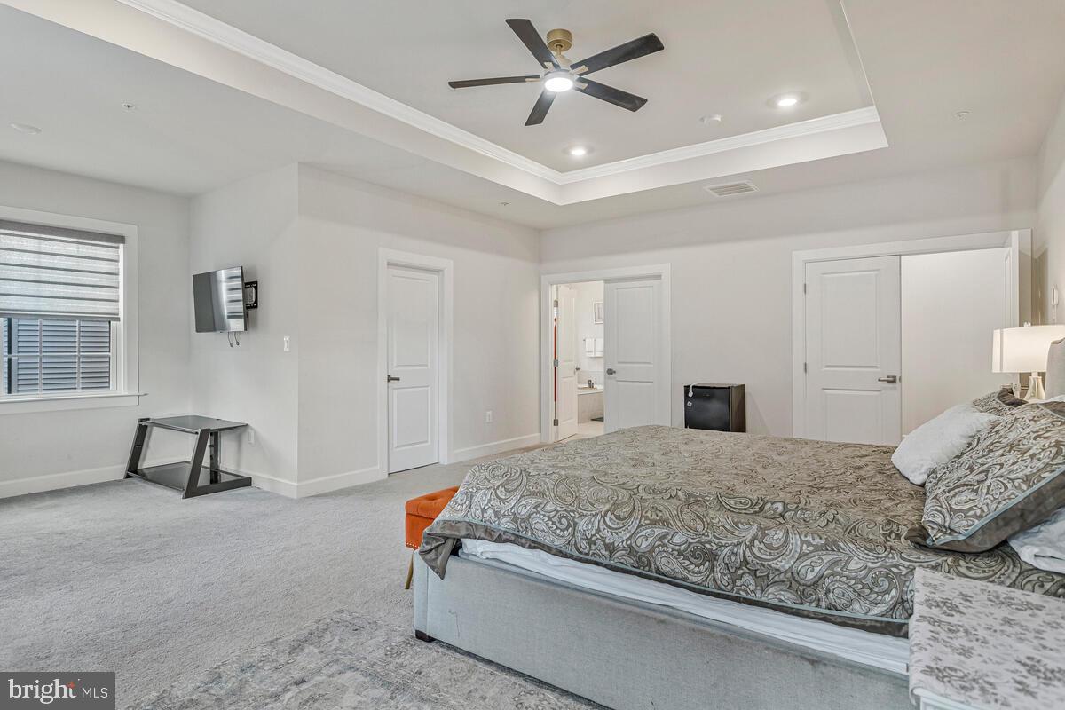 SOUTH LAKE - Residential