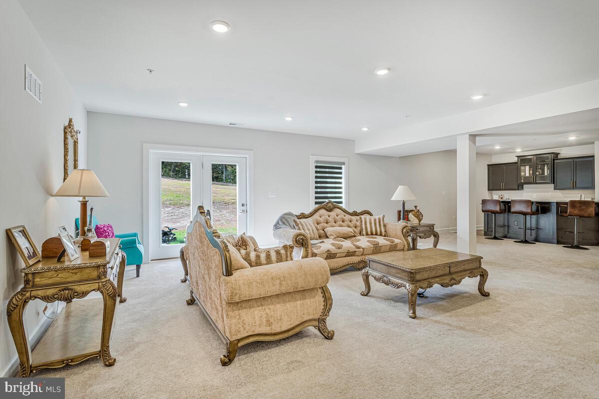 SOUTH LAKE - Residential