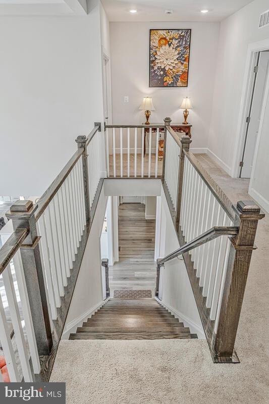 SOUTH LAKE - Residential