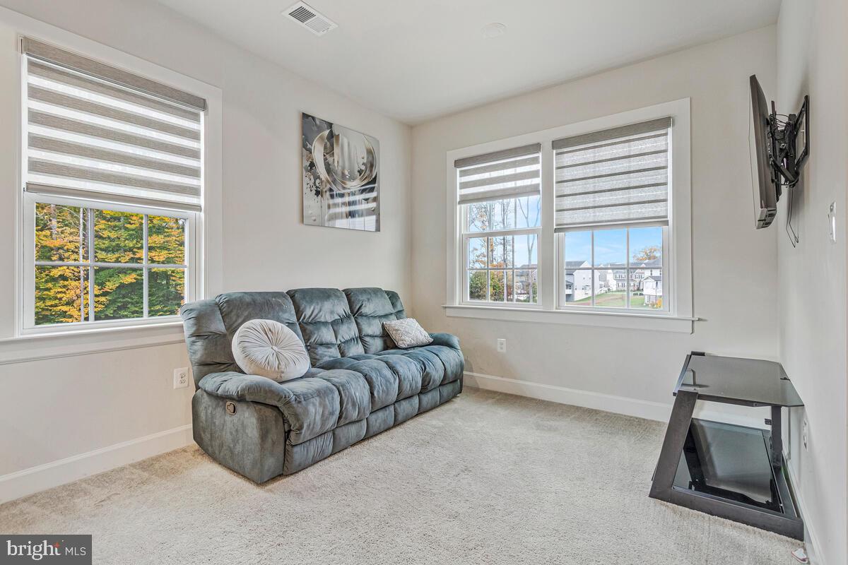 SOUTH LAKE - Residential