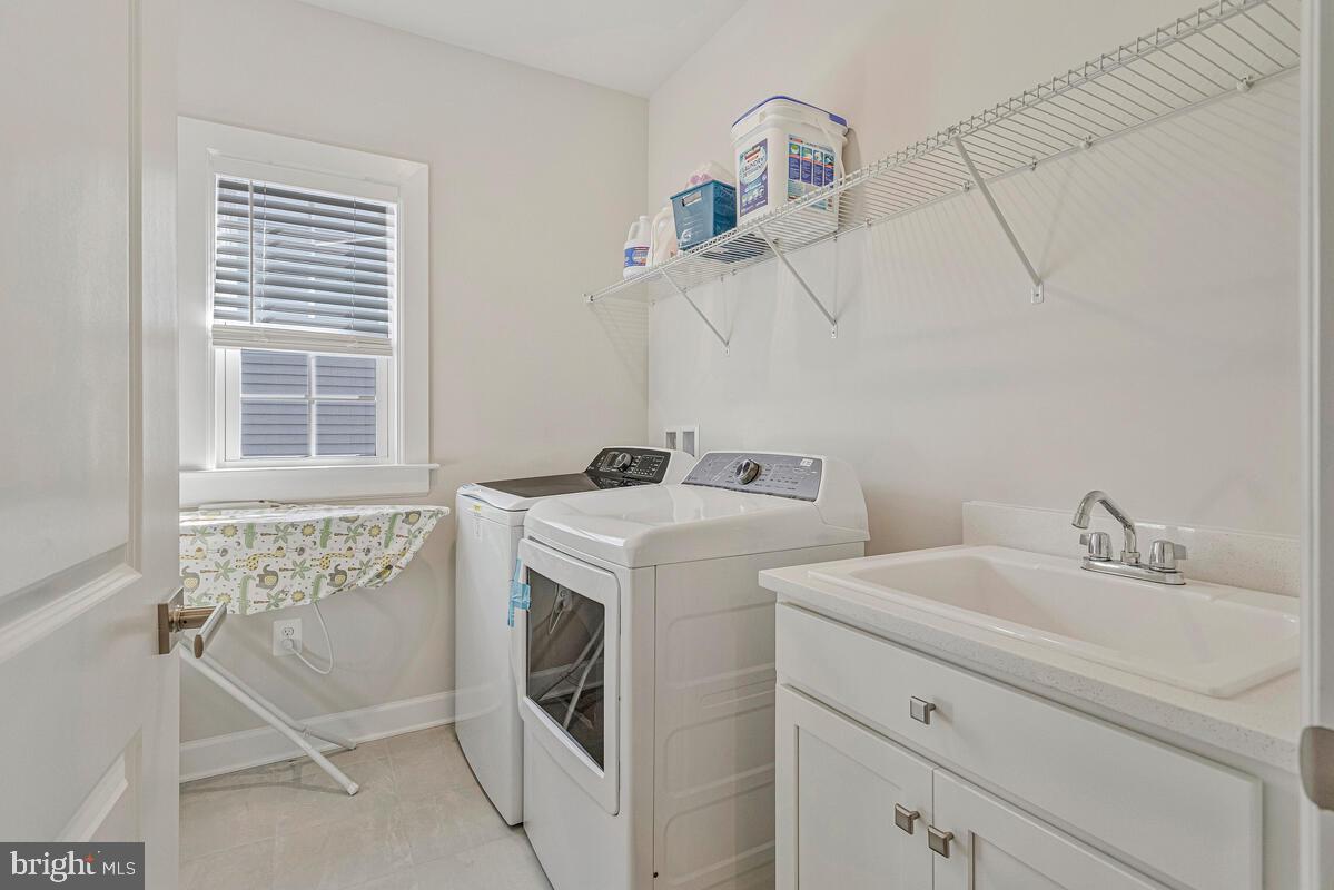 SOUTH LAKE - Residential