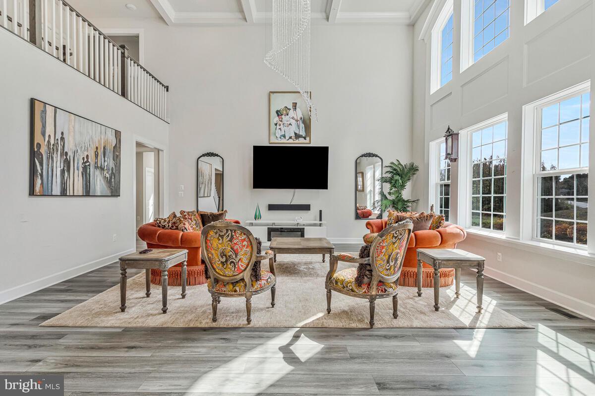 SOUTH LAKE - Residential