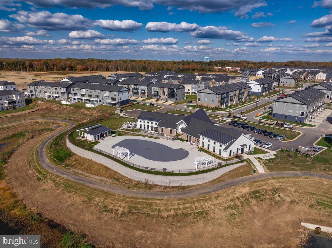 SOUTH LAKE - Residential