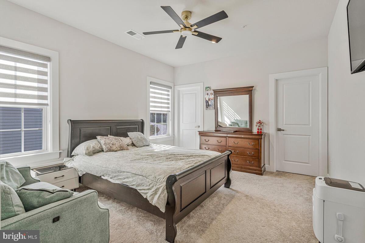 SOUTH LAKE - Residential