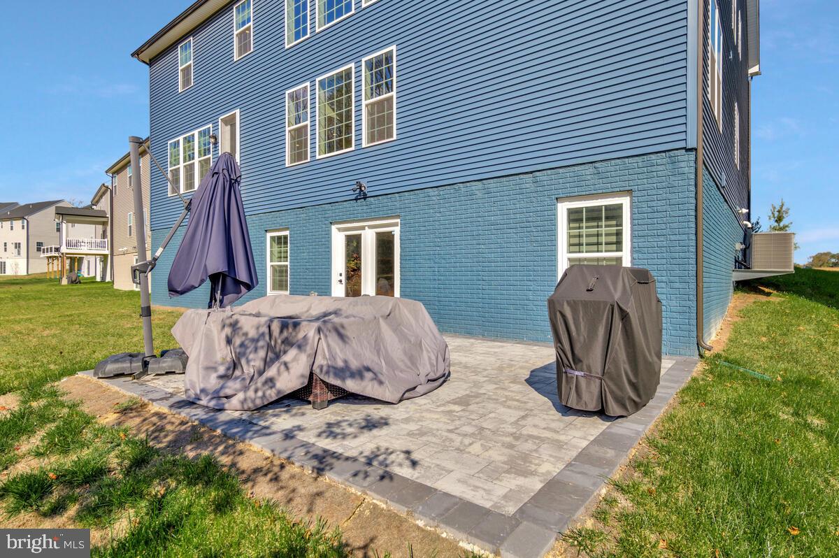 SOUTH LAKE - Residential