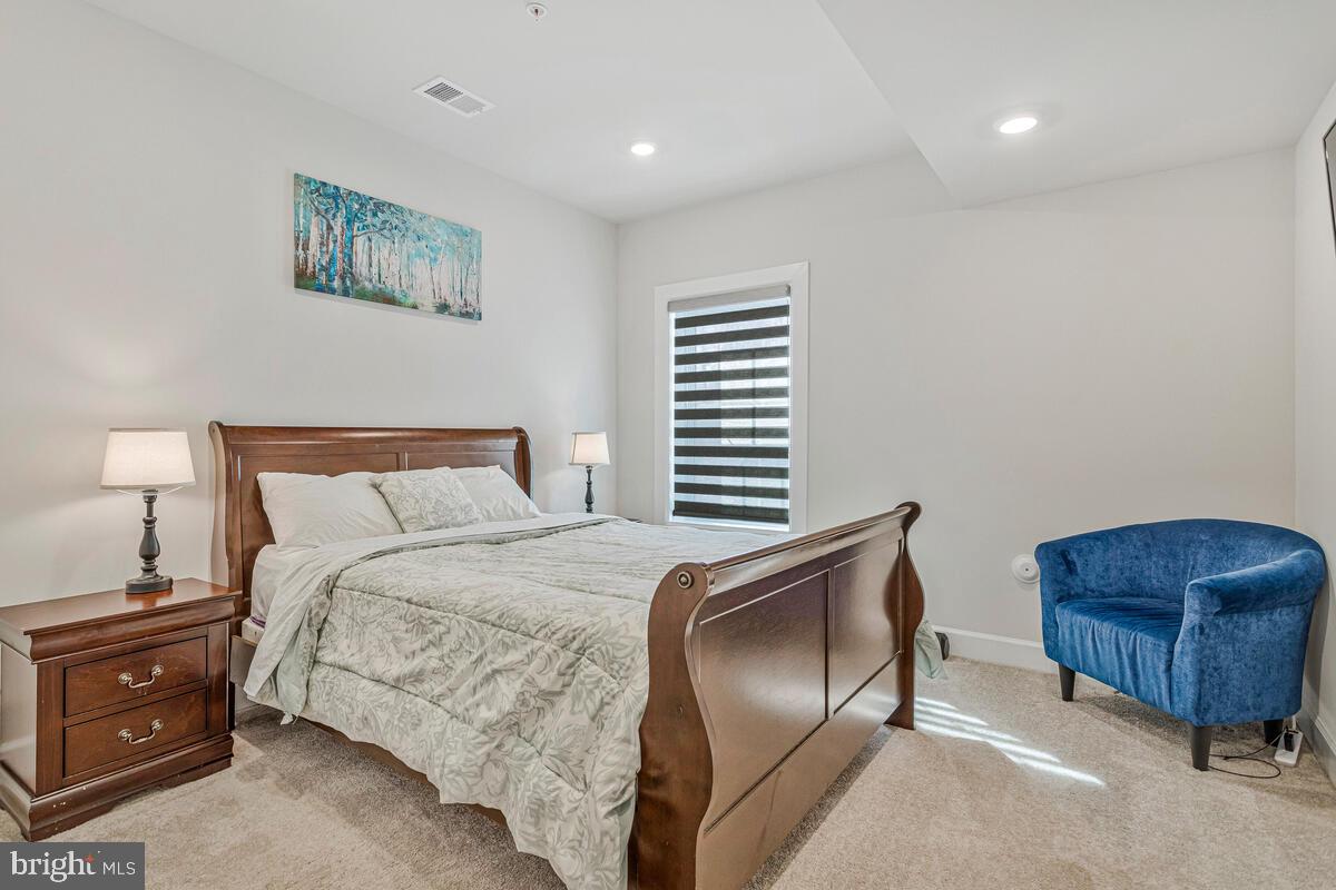 SOUTH LAKE - Residential