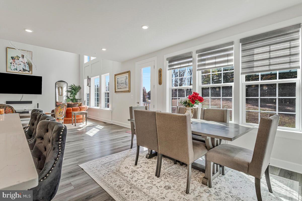 SOUTH LAKE - Residential