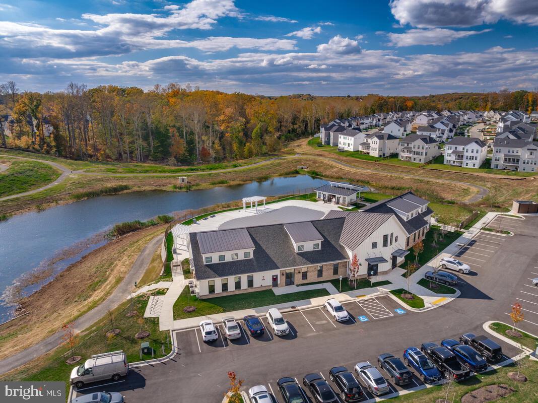 SOUTH LAKE - Residential