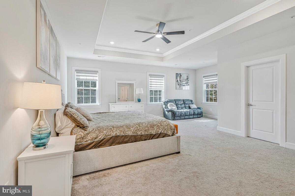 SOUTH LAKE - Residential