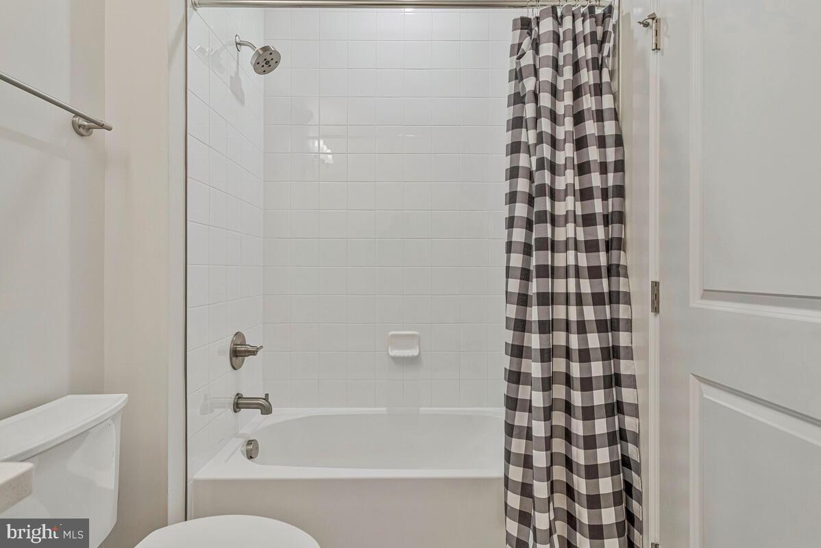 SOUTH LAKE - Residential