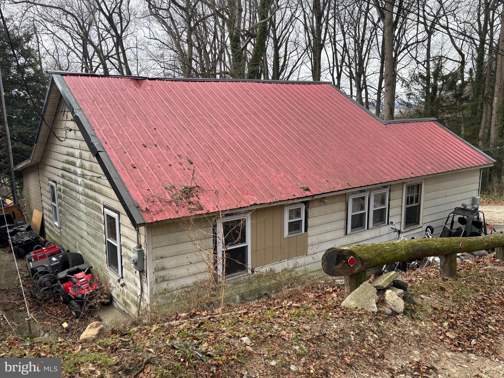 511 EDGEWOOD LANE