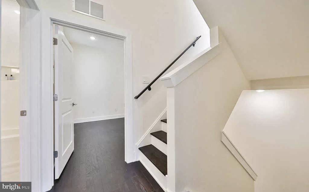 SOUTH KENSINGTON - Residential Lease