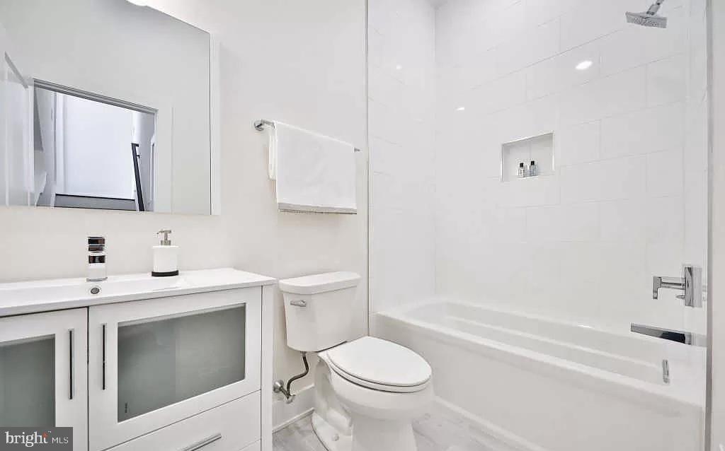 SOUTH KENSINGTON - Residential Lease