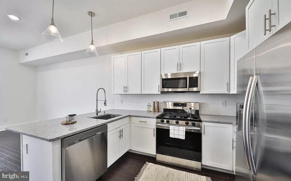 SOUTH KENSINGTON - Residential Lease