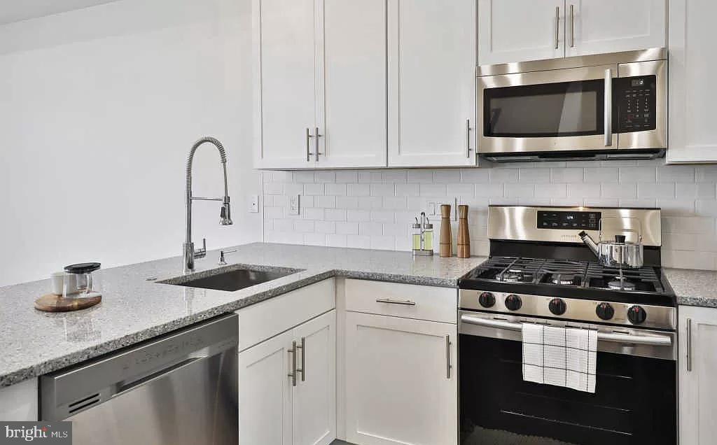 SOUTH KENSINGTON - Residential Lease