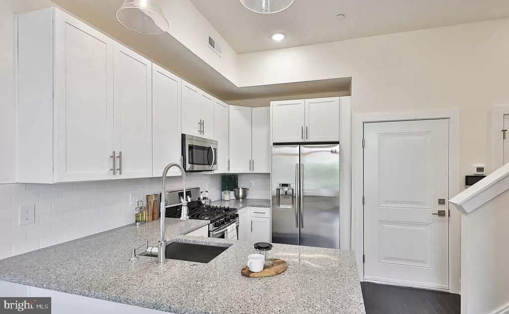 SOUTH KENSINGTON - Residential Lease